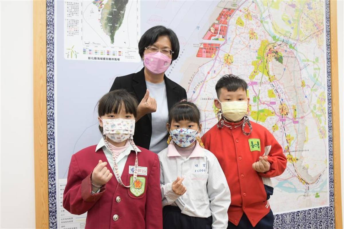 彰化縣長3位小客人 線上閱讀認證破5000分