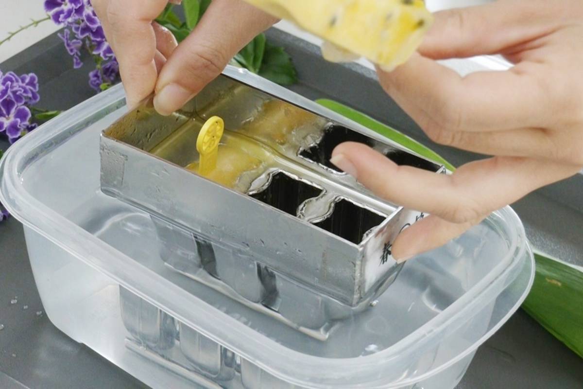 臺東鹿野鄉知名水果冰棒工廠響應食農教育，將冰品店限制空間改造成常態性水果冰棒DIY體驗教室，讓遊客先認識在地水果，再動手做水果冰棒。