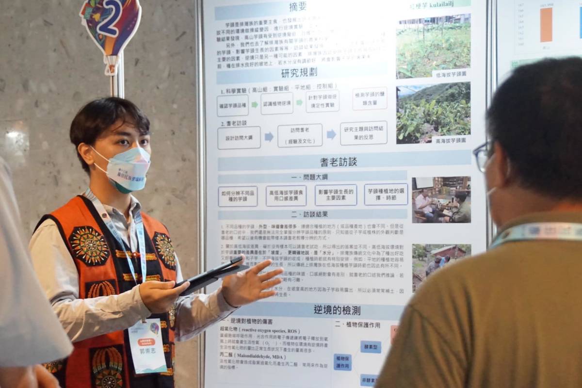 屏東美和高中排灣族同學郭崇志，拿下第十三屆原住民族雲端科展「銀熊獎」（教育部提供）