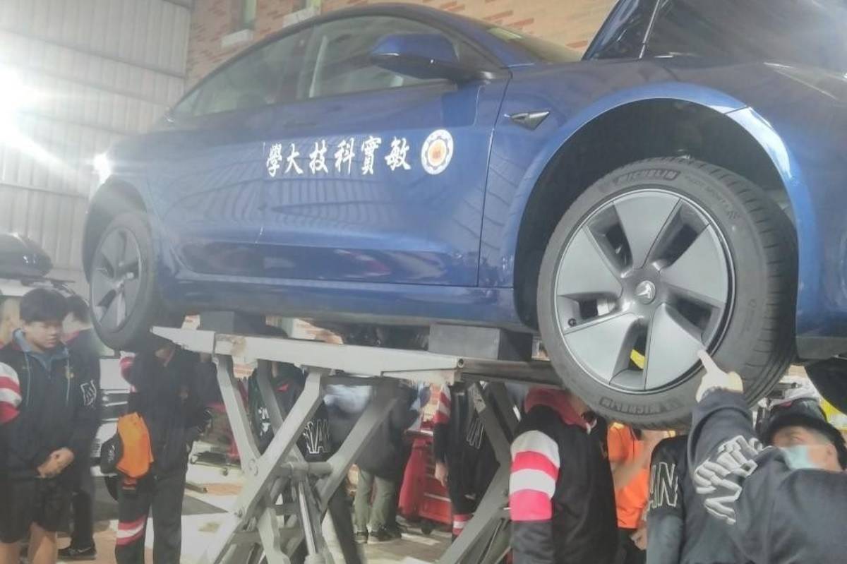 北市大安高工學生參訪敏實科大智慧車輛與能源系實地，認識自動車結構