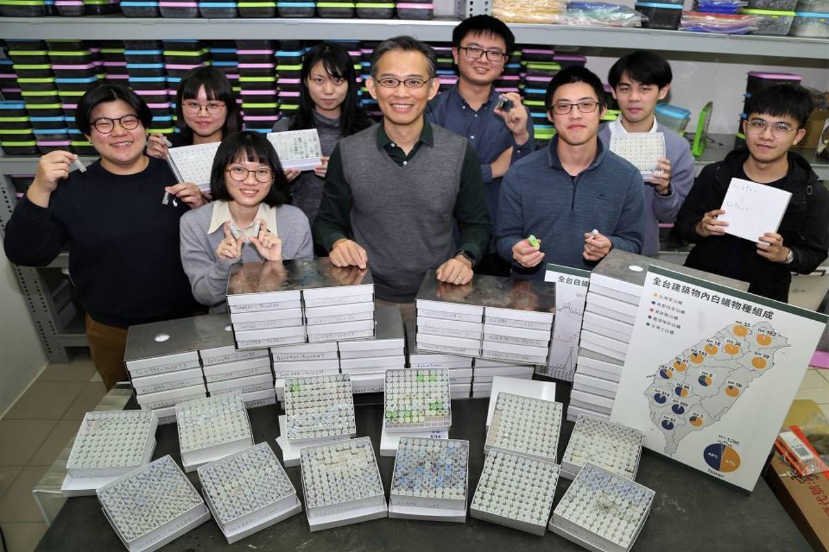 中興大學昆蟲學系教授李後鋒（中）研究團隊，發起了白蟻調查公民科學計畫