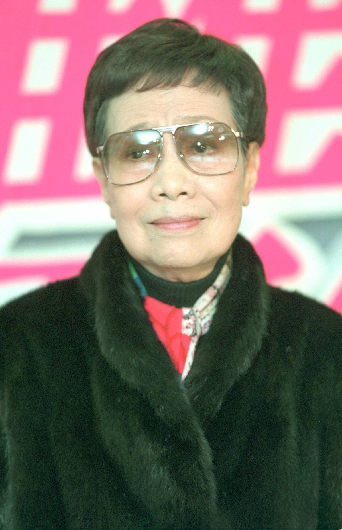知名作家華嚴（本名嚴停雲）女士於1999年參加自身創作小說改編連續劇「雙飛燕」試映會（中央社提供）