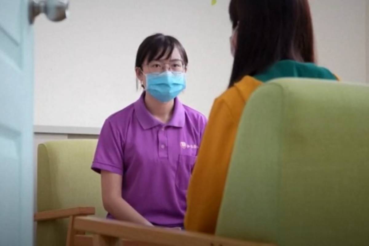 社工訪視小媽媽（此為示意圖，圖片中人物與當事人無關）