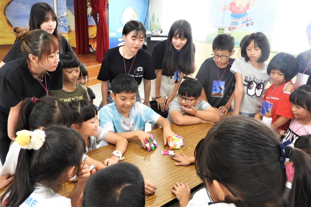 致理科技大學長期辦理野柳地區國小英語營隊及線上英語課輔班