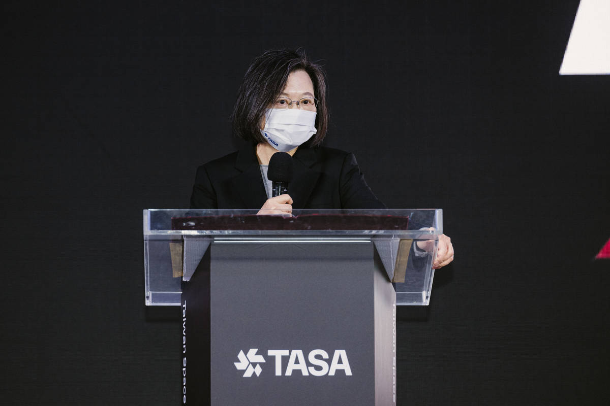 國科會舉行行政法人國家太空中心揭牌典禮，總統致詞表示將加速組成太空國家隊進軍國際。