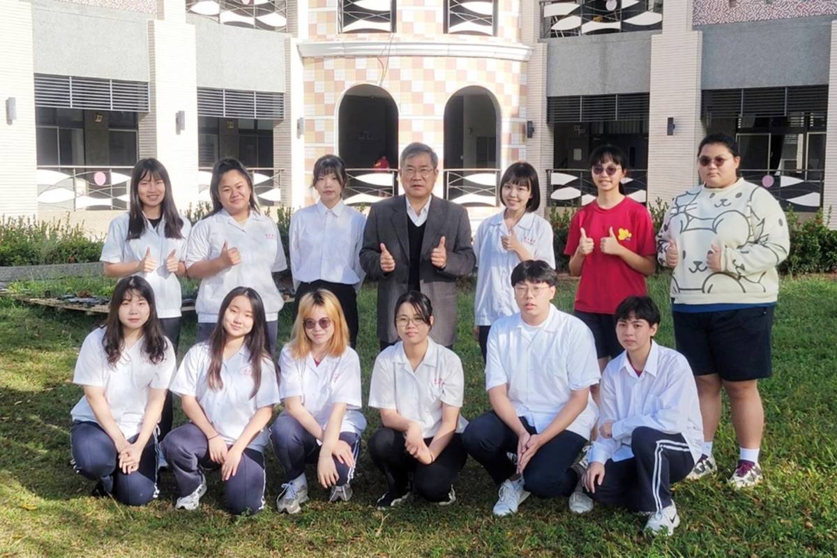 國立臺東女中112年特殊選才升學成果亮眼，計有14位學生早他人一步錄取心中理想校系。

