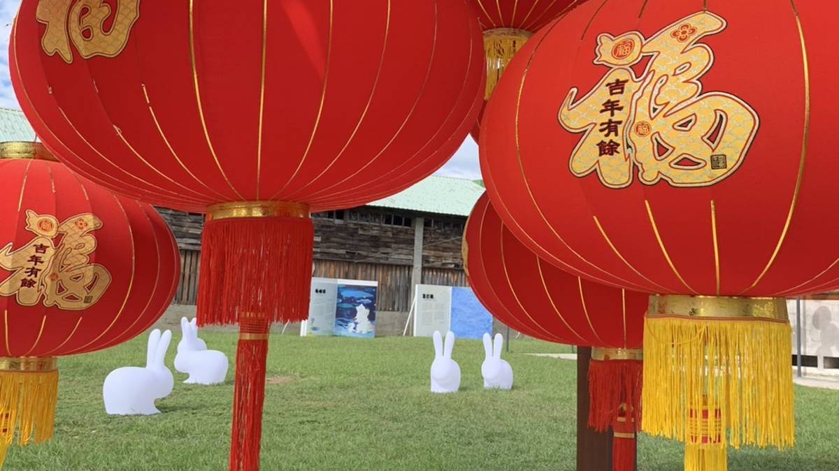 客家鄉親所稱的「伯公」，字面上為對祖父兄長的尊稱，意義上即為民眾信仰的土地公或福德正神