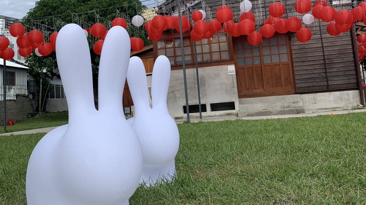 「頭牙」是農曆二月初二日， 而尾牙則是農曆十二月十六日