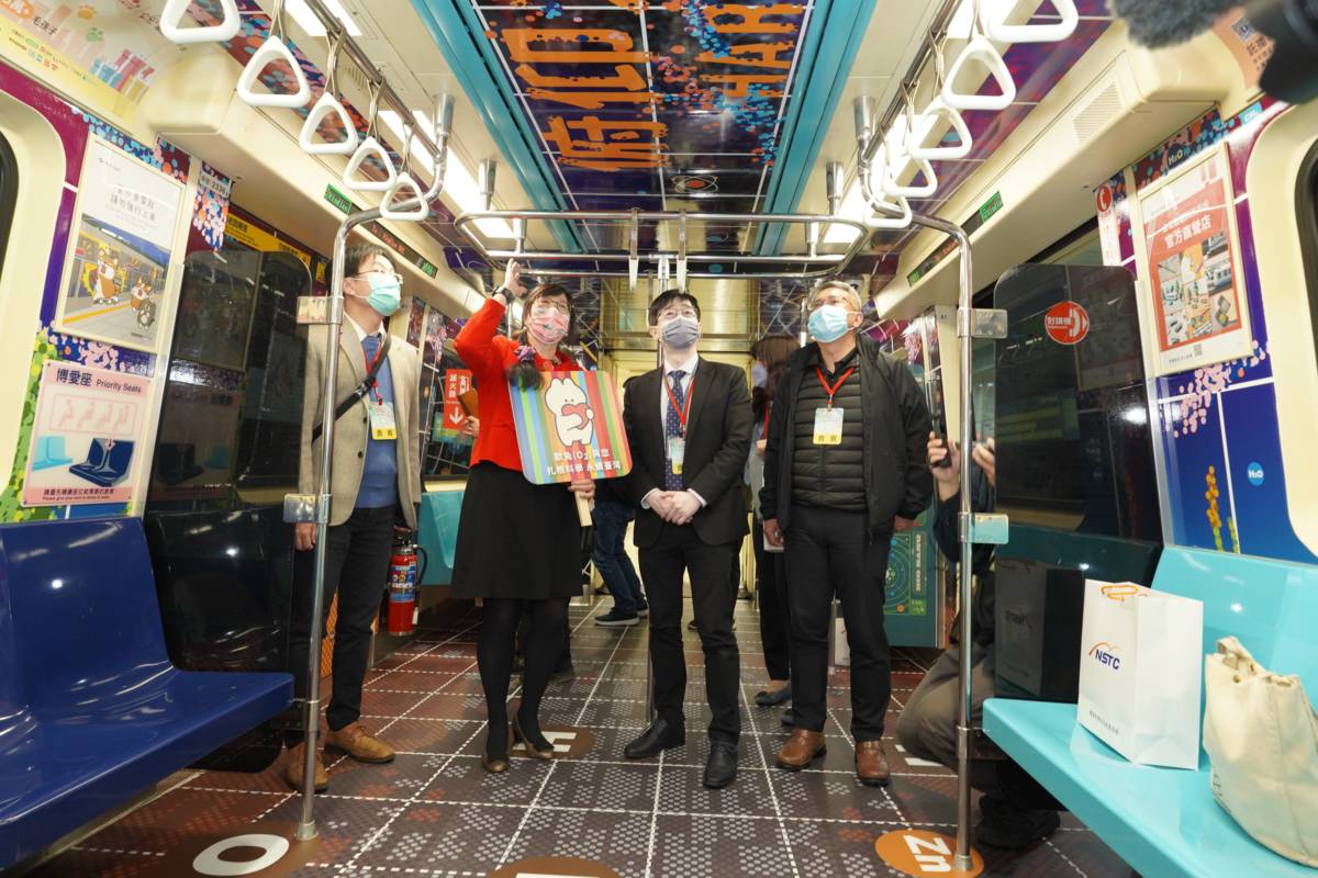 「科學 X 永續」列車從即日起至3月15日在臺北捷運松山新店線運行，也將擴大至桃園、臺中、高雄捷運。