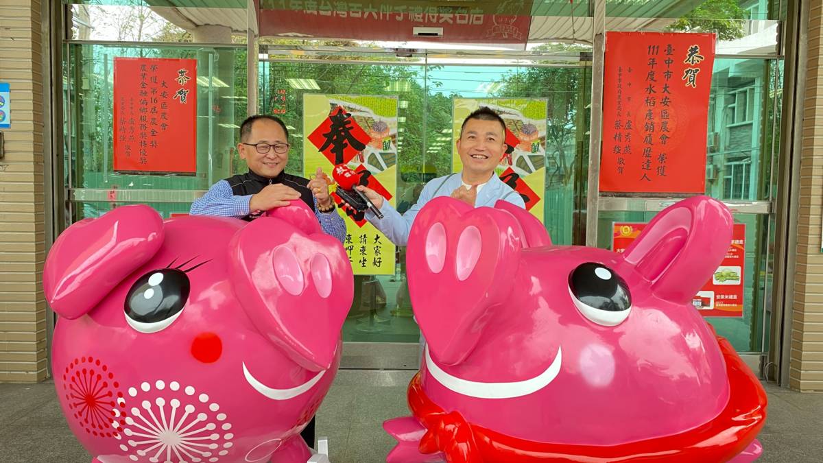 臺中市大安區農會蔡建宗總幹事與常罡合影 