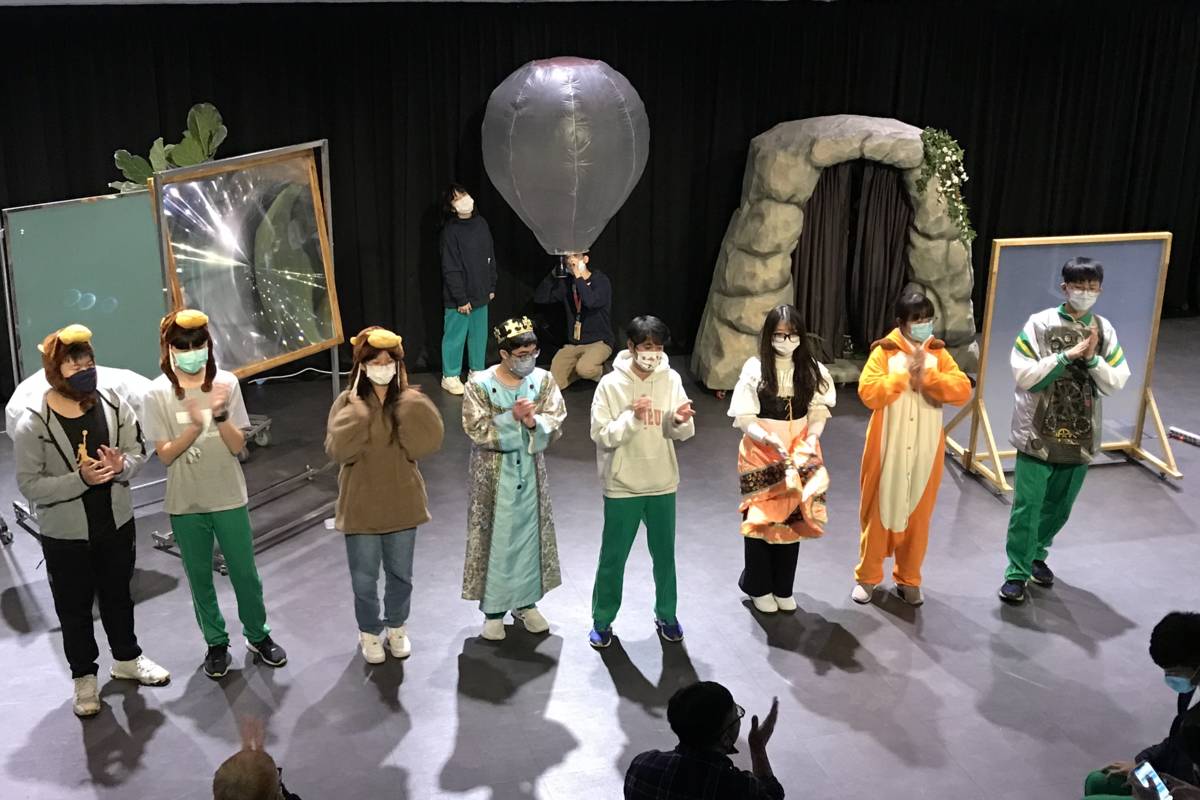 國立科教館首創「科學藝術-創新科學演示及科學劇實務製作」高中生多元選修學分班，跨領域統整科學與藝術的創意，讓學生能以非制式的方式學習。