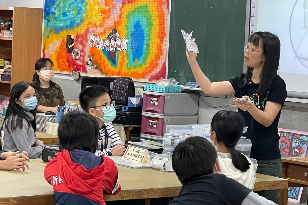 中山國小教師劉美玲設計《響見‧達文西》榮獲教案特優