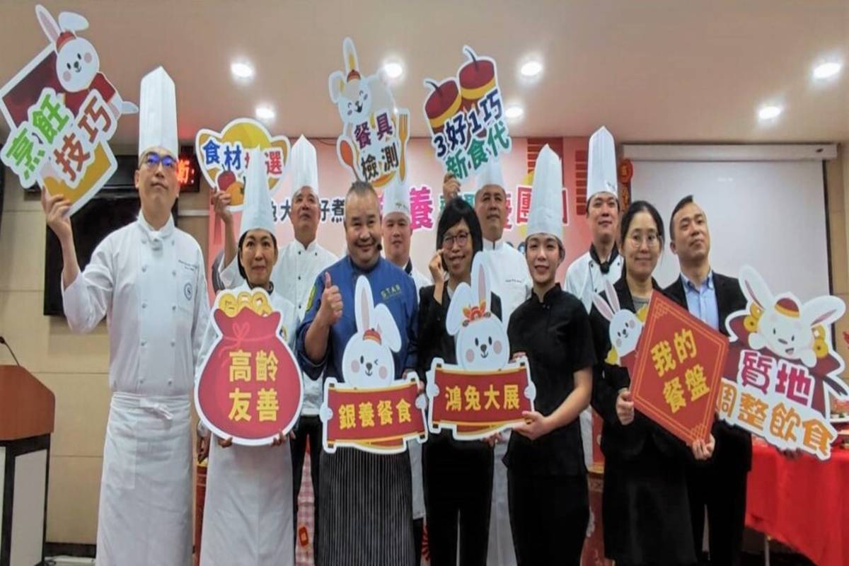 國民健康署「鴻圖(兔)大展好煮藝 銀(營)養齊聚慶團圓」記者會大合影 (國健署提供)