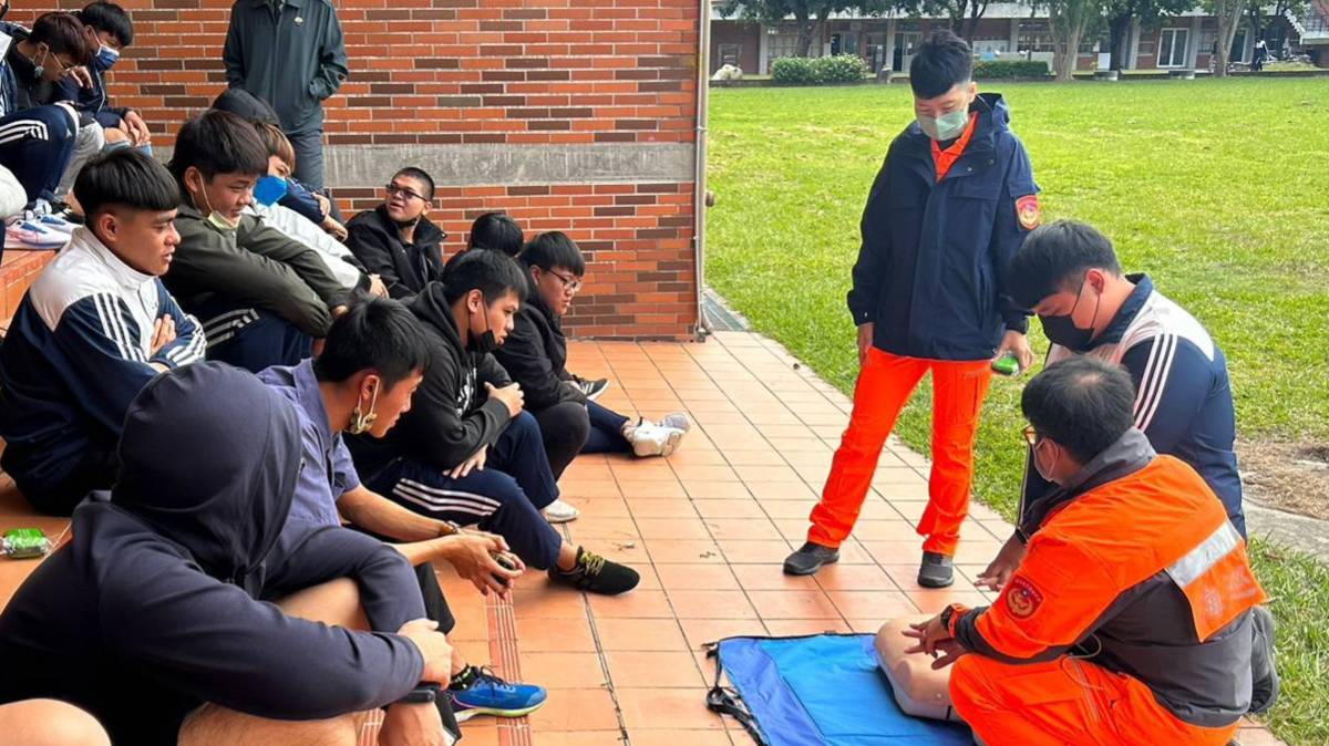 把握2月15日以前，成為海巡新尖兵