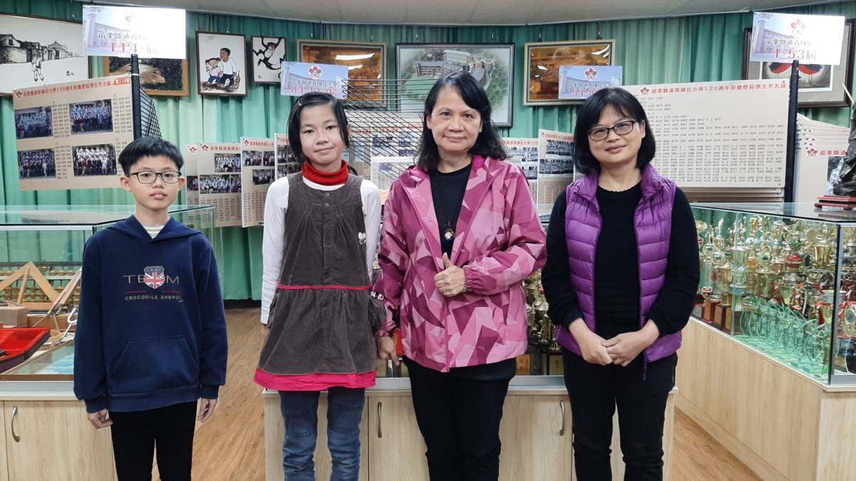 （左起）通霄國小師生吳承祐、黃芷婕、鄭月蓮、張淑珍