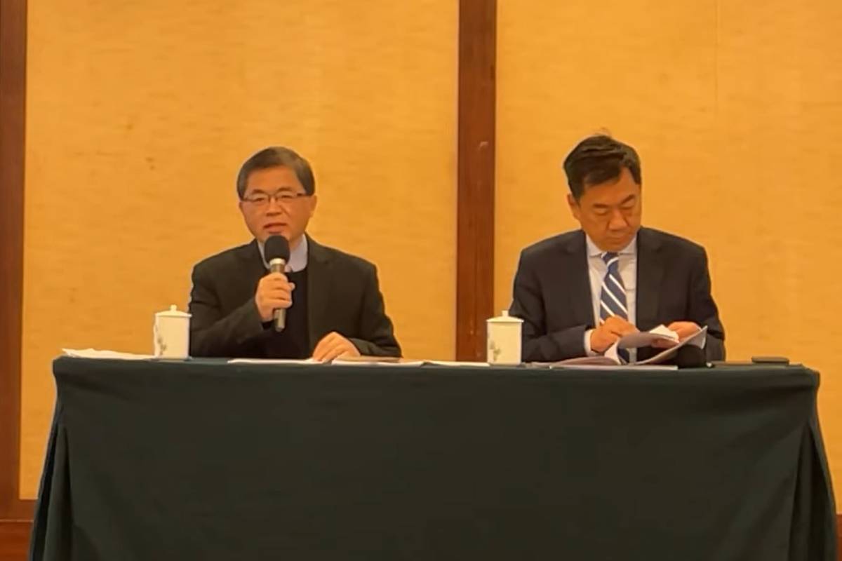 (左起)行政院秘書長李孟諺及準發言人陳宗彥