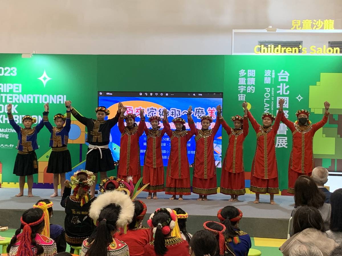 大南國小原住民歌曲表演