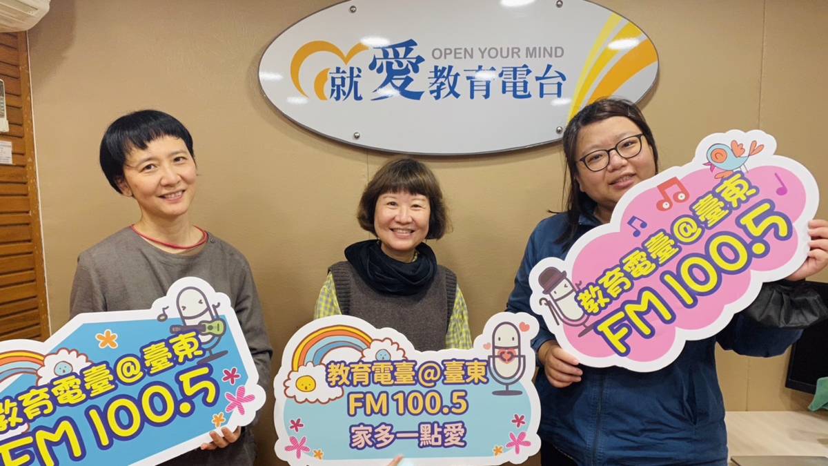 劉凱老師(中)、晏汝同學(右)、鍾靈