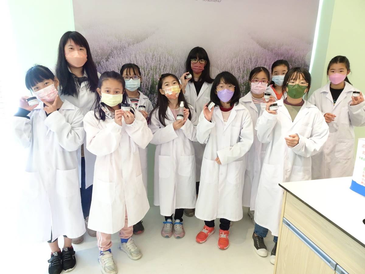 中正國中職探中心辦理工業類「護膚高手養成-手做乳液與精華液」職探體驗課程