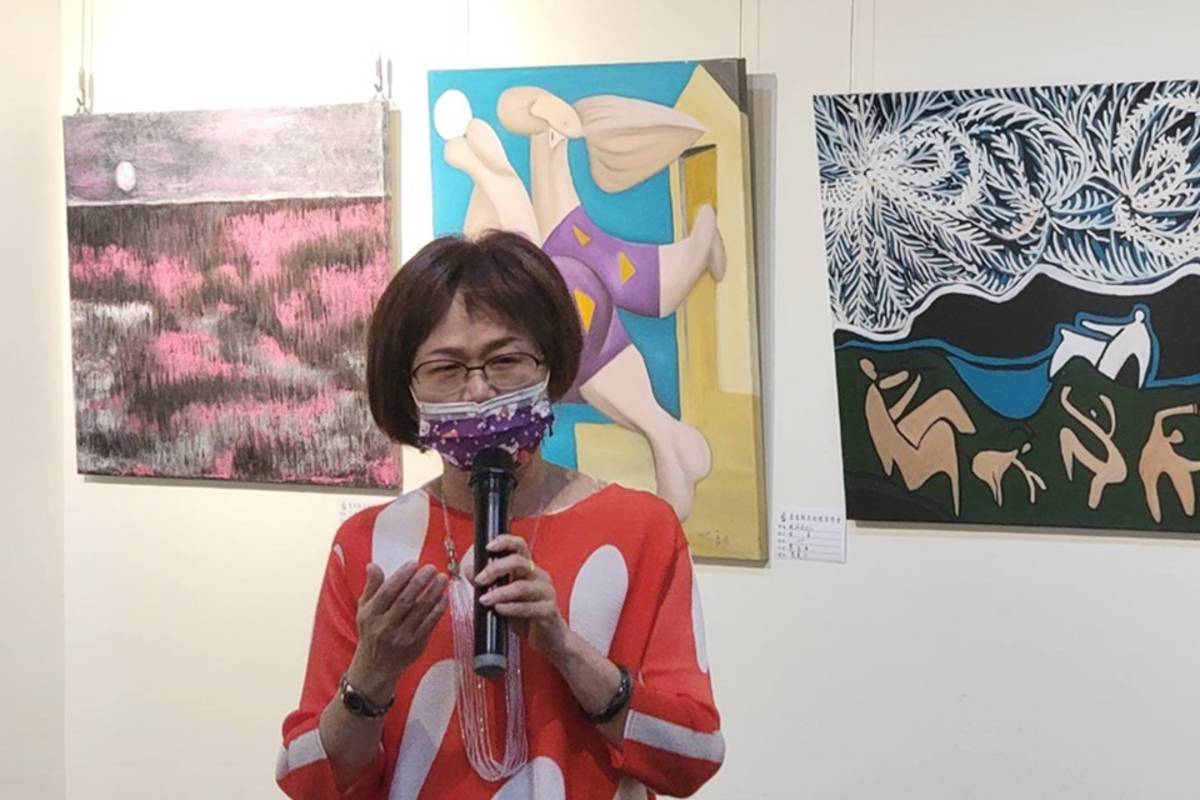 臺東縣美術教育學會理事長蔡孟桂，非科班出身，抱著「玩畫」的心態，使創作自由奔放，即日起舉辦油畫個展，也希望透過義賣捐助弱勢。