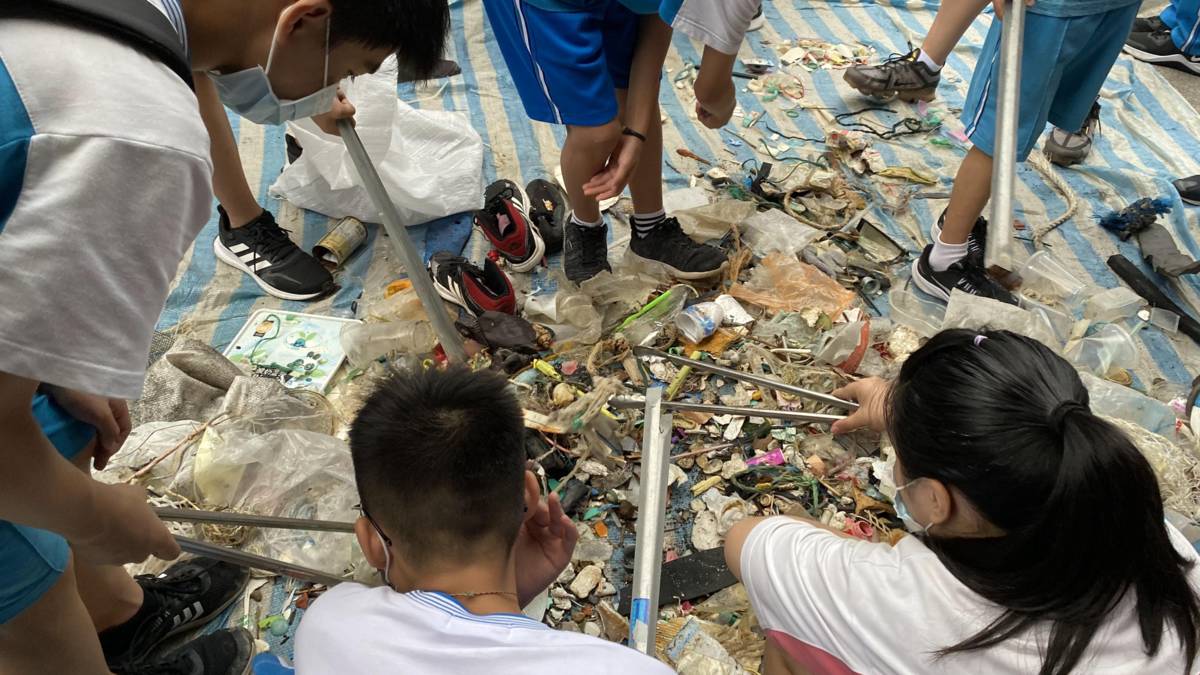 安樂高中國中部學生參與潮境公園周邊淨灘活動淨灘活動，並認識 ICC 國際海洋保護行動。
