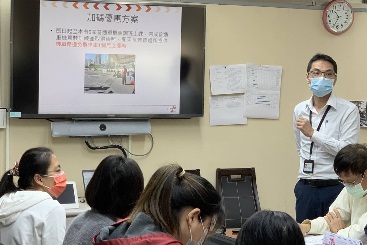 葉志宏科長表示，機車考照前駕訓補助1,300元，年滿18歲不限設籍臺北市的民眾都可參加