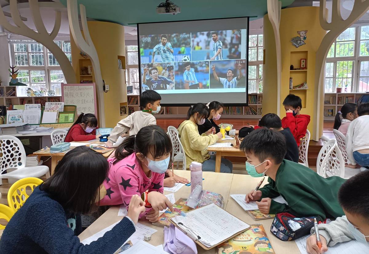 復興國小學生自主討論進行議題探究