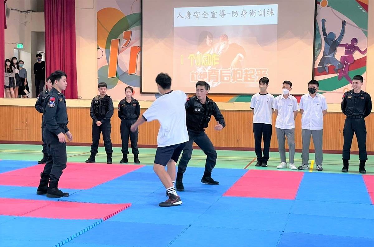 透過模擬擊操演及初級防身術訓練，強化應變能力，從危險中逃脫