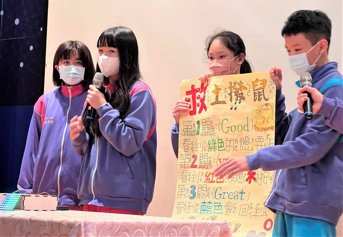 安溪國中自科社同學設計「救土撥鼠」程式遊戲