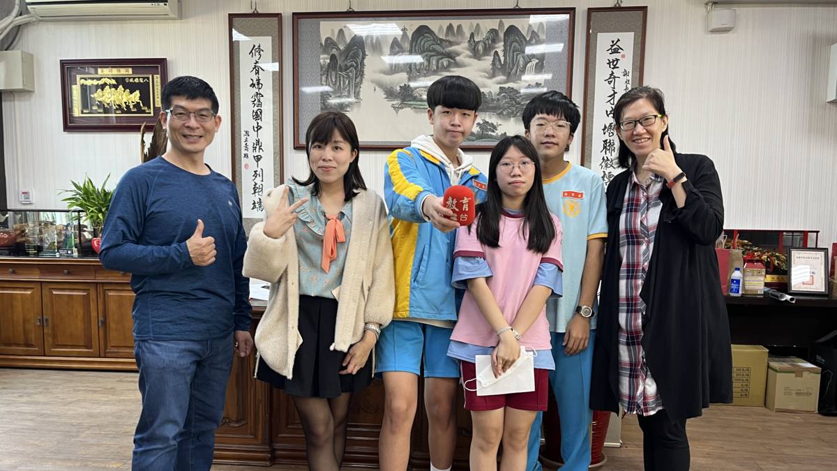 110學年度校園菸檳危害防制教育介入輔導計畫「網紅就是你」短片競賽國中組特優-桃園市內壢國民中學-受訪者合照