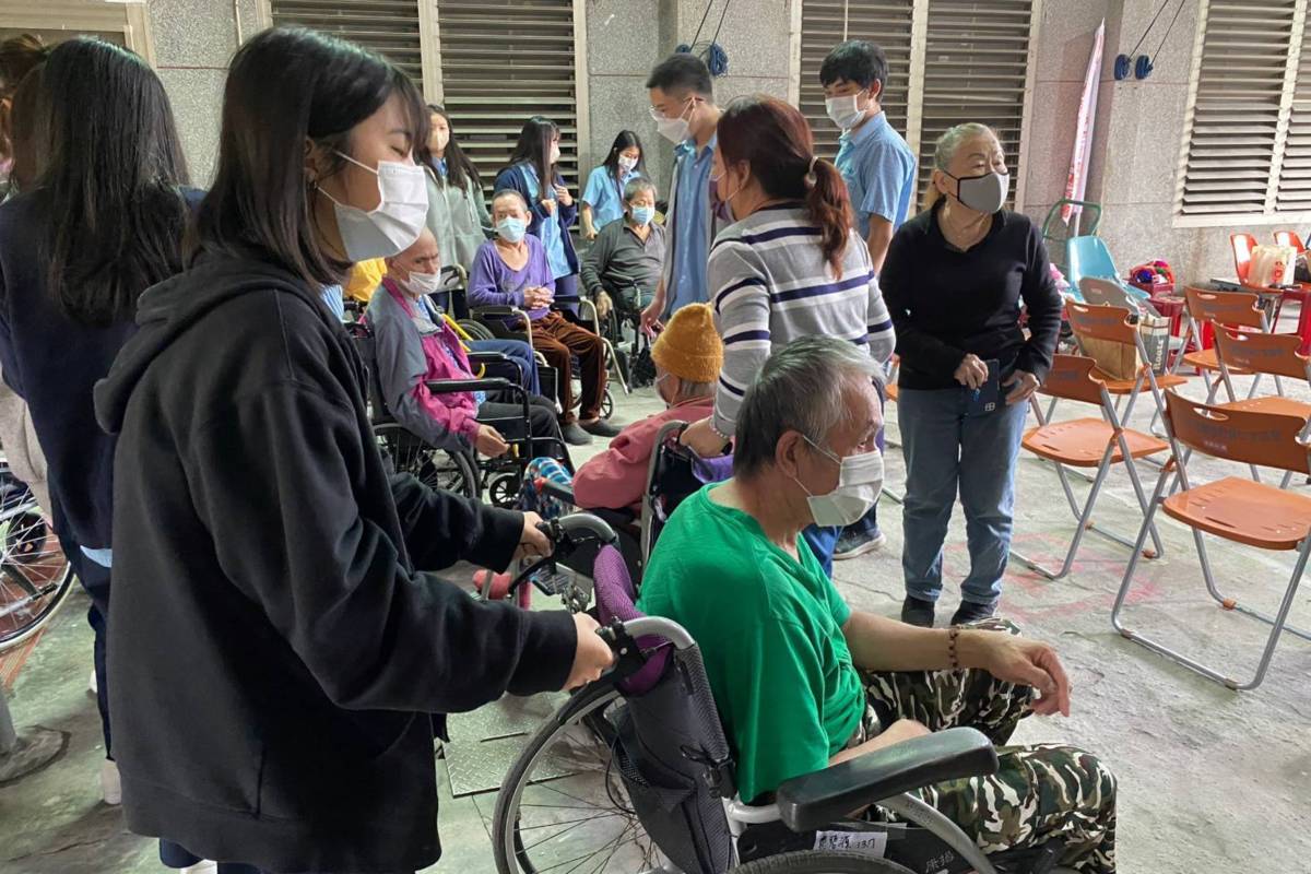 聖母護專學生藉由實地參與社區及機構的服務，讓學生體驗服務需要發自內心的愛，將這份愛內化並延續
