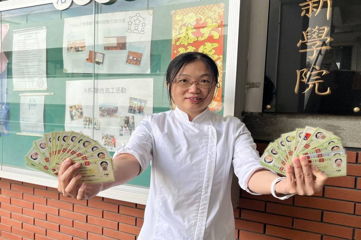 弘光科大講師許珮綺取得全部食品乙級證照