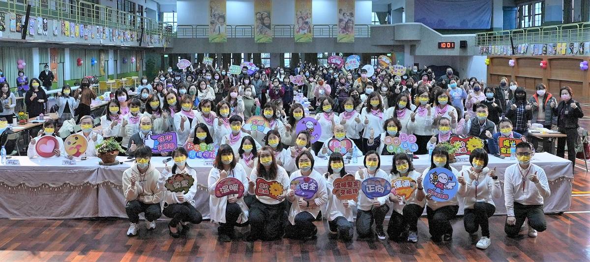 新北市111學年度第2學期雙和分區-公私立幼兒園園長(主任)會議大合影