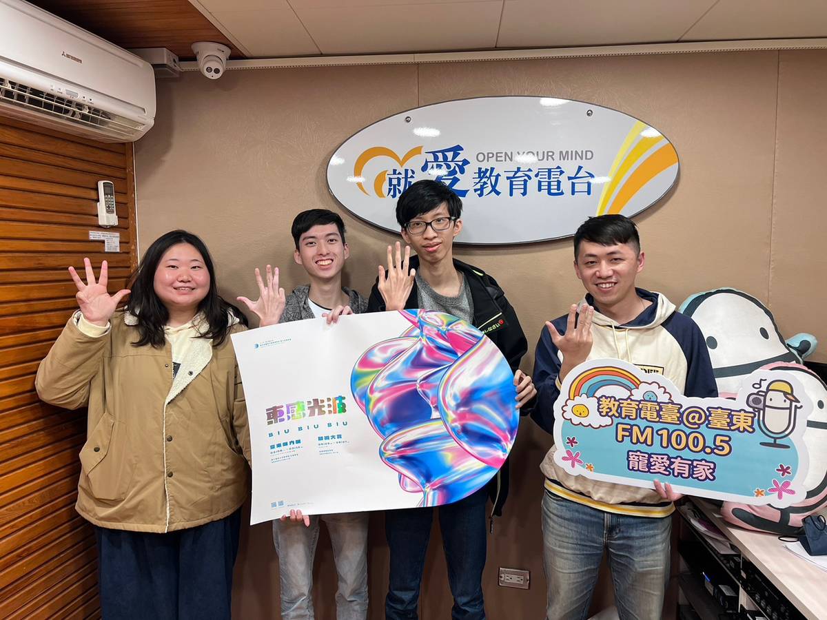 第三組「夜社」，江雅鳳（左）、王宥善（中）及黃梓芫（右）