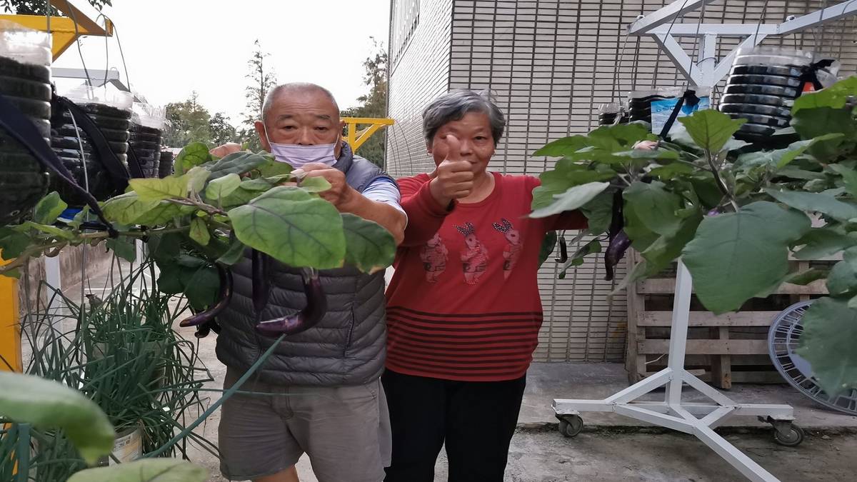 綠色照顧下的長輩好開心