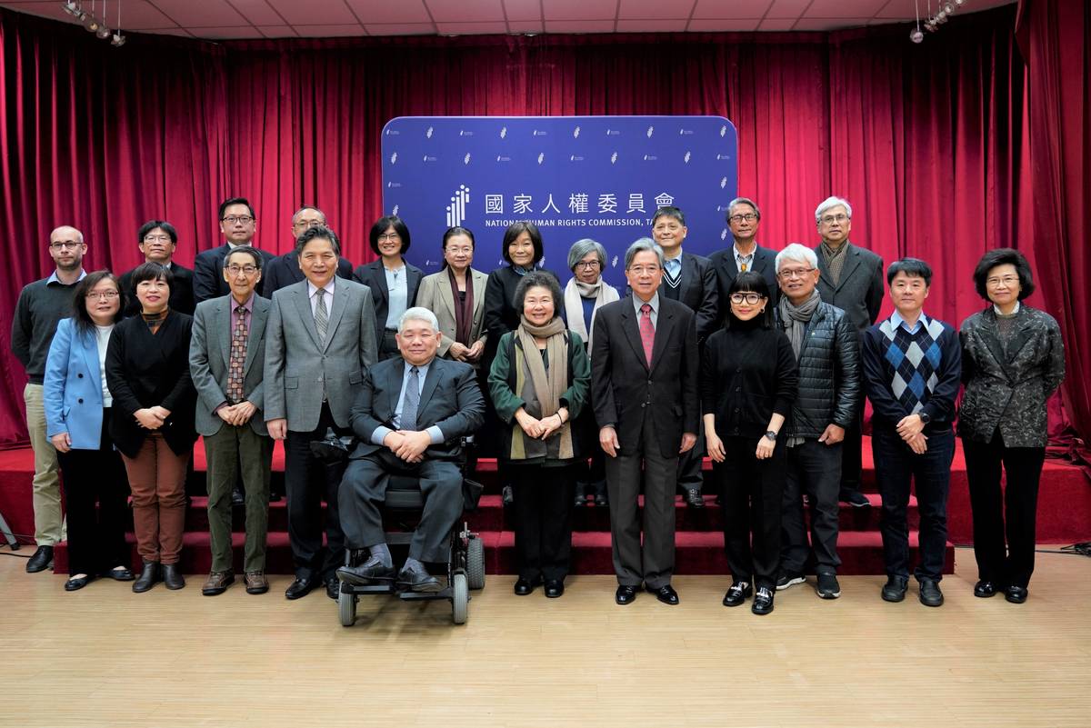 國家人權委員會全體委員及諮詢顧問合影 (人權會提供)