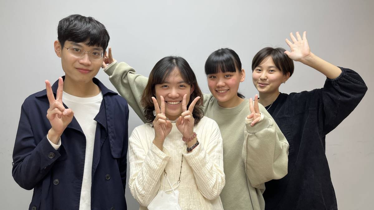 主持人(左1)、總召梁家瑤(左2)、曾慶芬(右2)、謝若盈(右1)