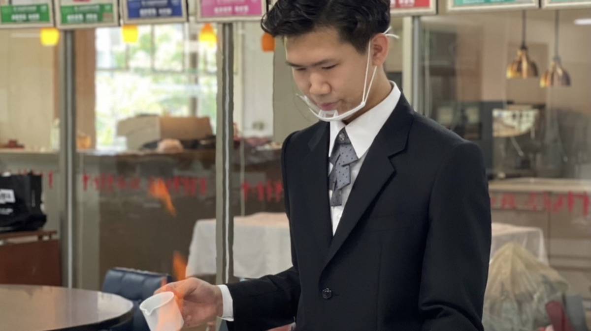 餐飲服務金牌賴士桓工作照