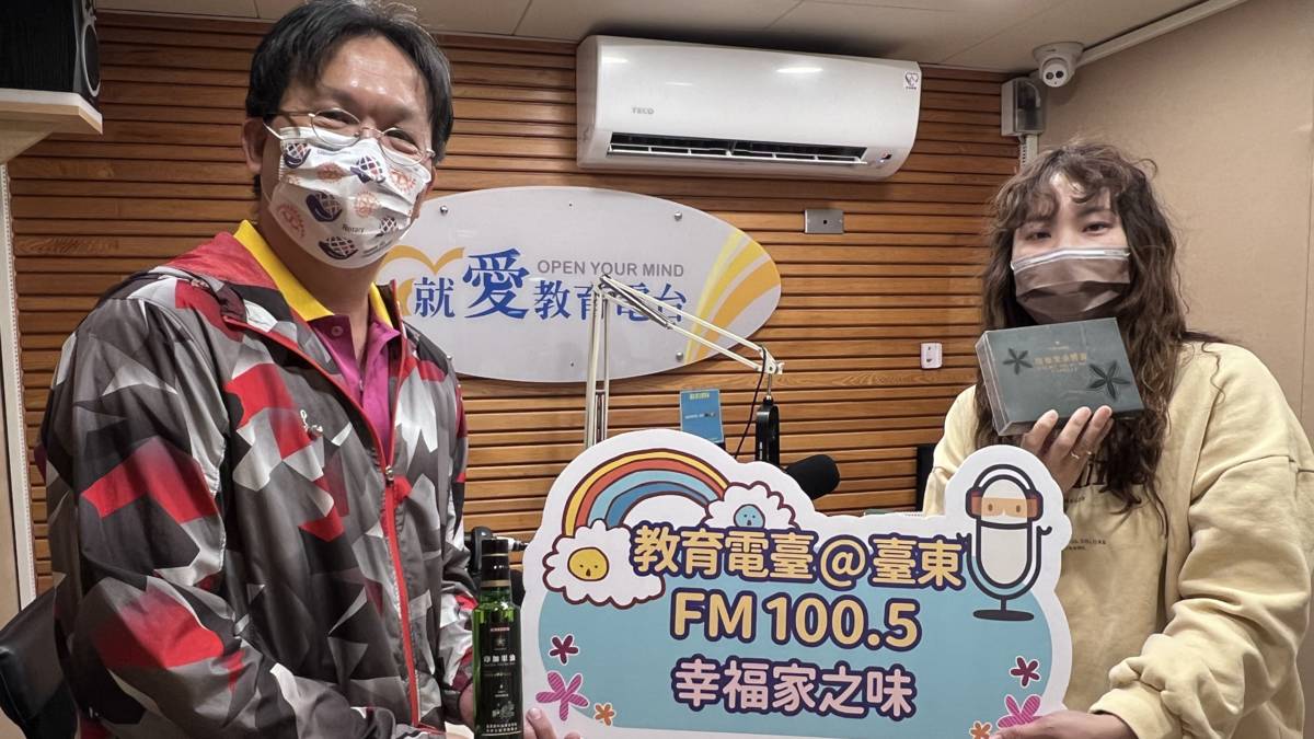 經理(左)在節目中分享印加果知識