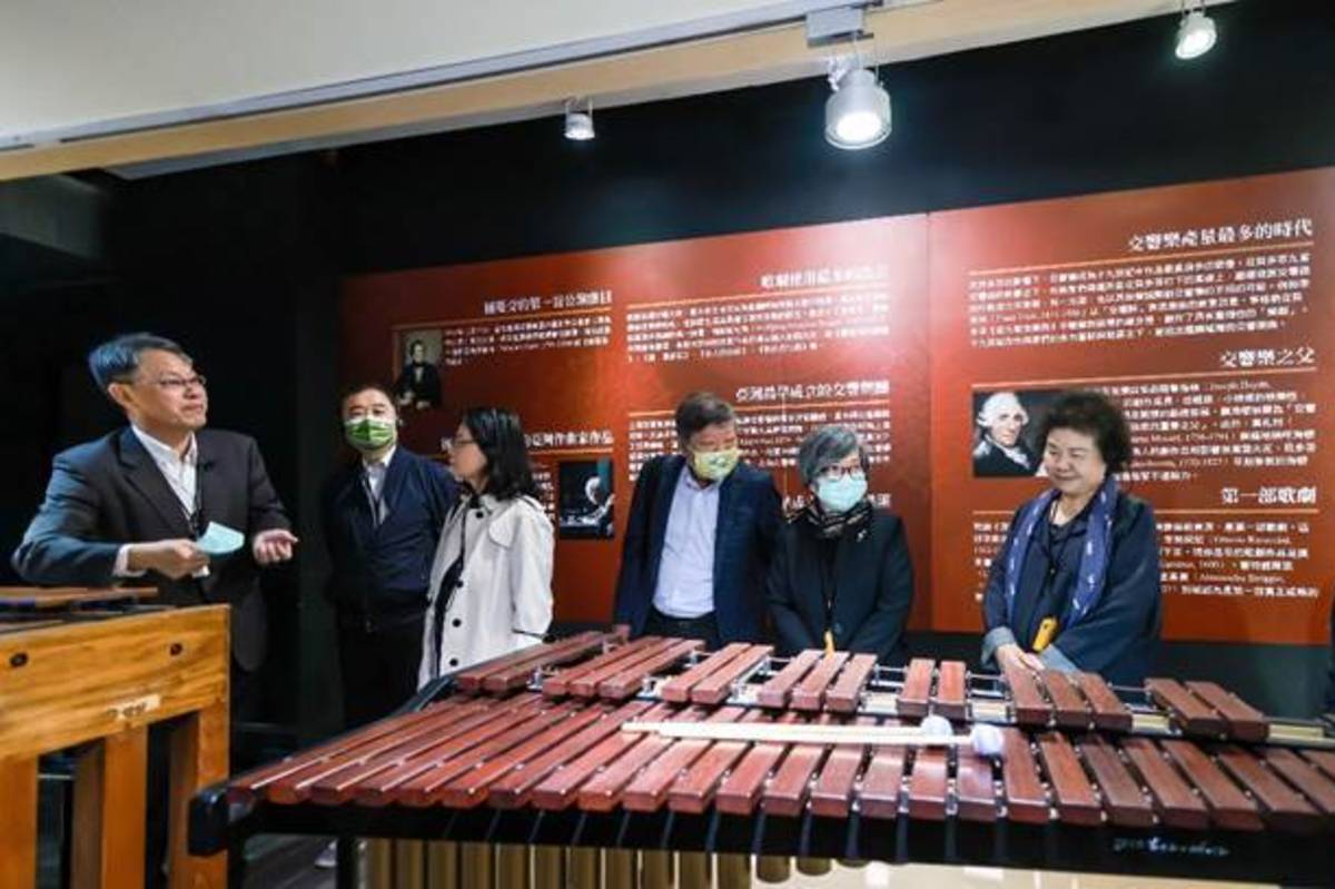 監察院教育及文化委員會、內政及族群委員會聯合巡察國立臺灣交響樂團樂器展示區 (監察院提供)