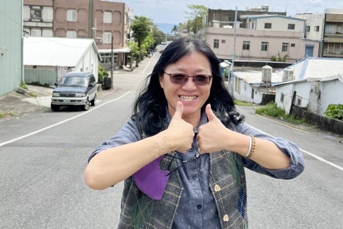 臺東縣太平國小校長高彩珍，1歲時手臂意外燙傷，這道疤痕陪伴她走過幼時的辛酸路，卻也讓她在投入教職後，更能同理特殊孩子的需求。