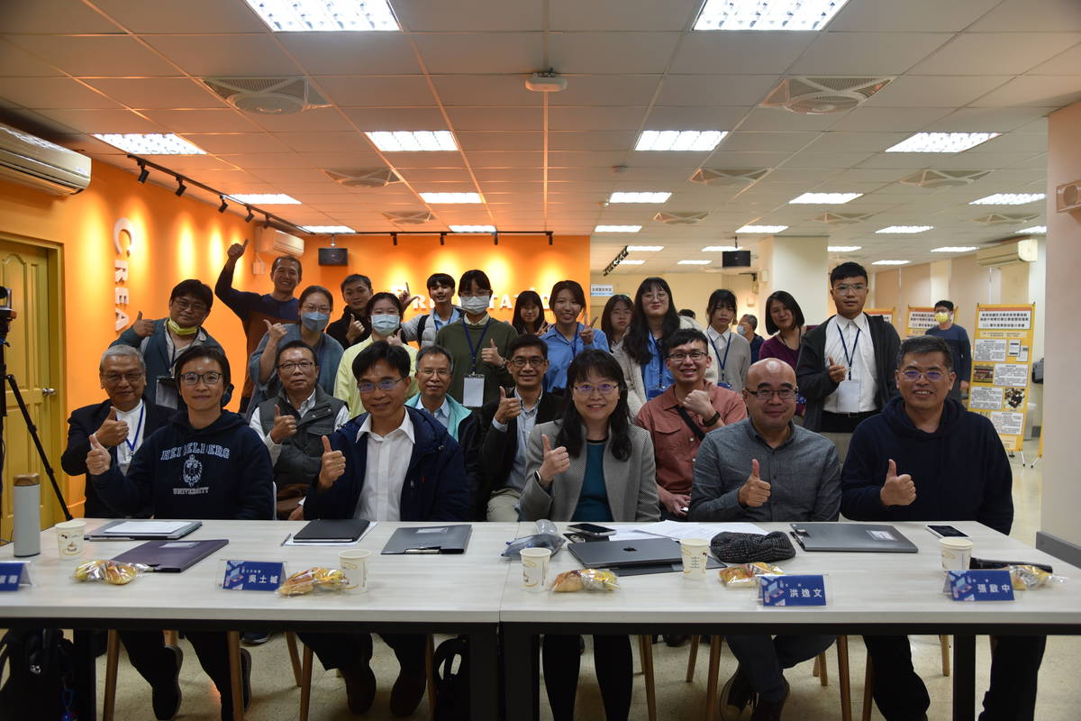 普高場次學生及與談師長合照