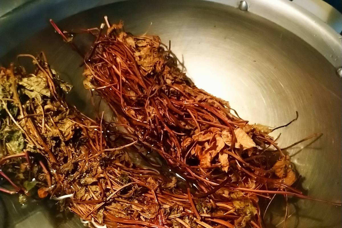 仙草採傳統慢火熬煮