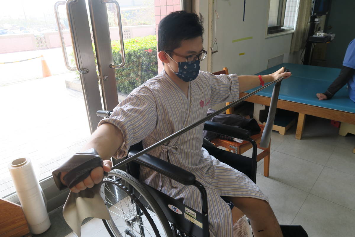 手術後的李政錡積極開始復健希望盡快重回職場(圖片來源：彰化醫院)