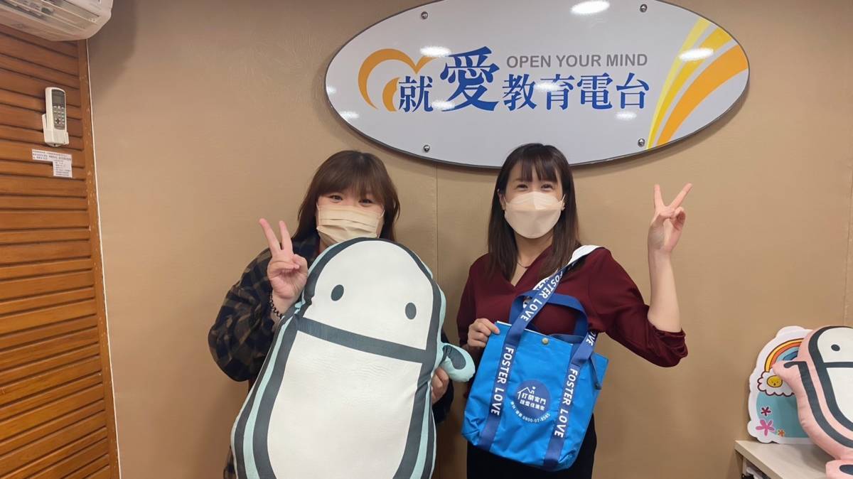 臺東家扶中心社工吳欣蓓社工(左)