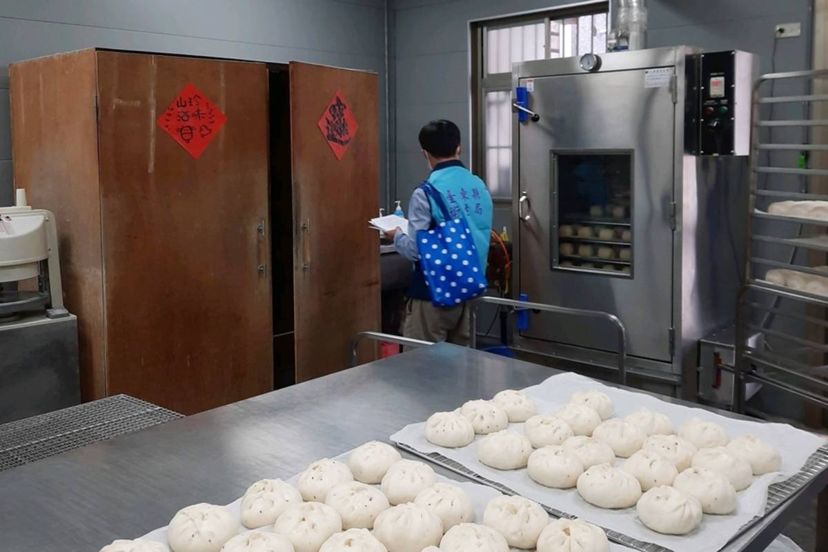 為保障消費者的食用健康與安全，臺東縣衛生局針對轄內知名「中式炊蒸食品製造業者」抽驗及衛生稽查。