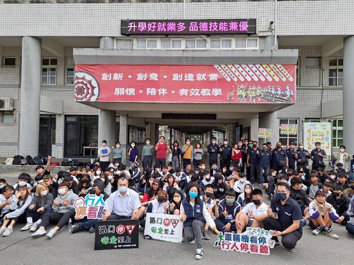 東專辦交安宣導大合照