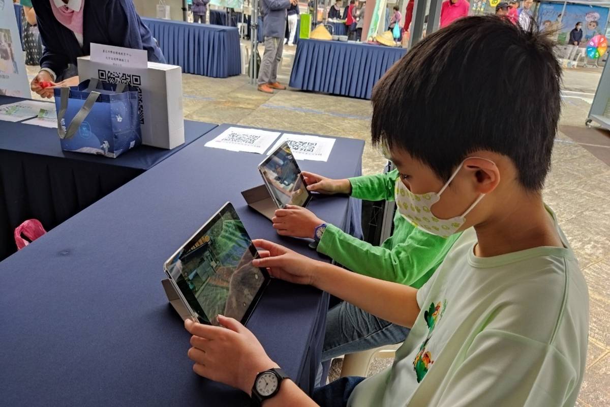 學生體驗3D沉浸式元宇宙綠建築課程