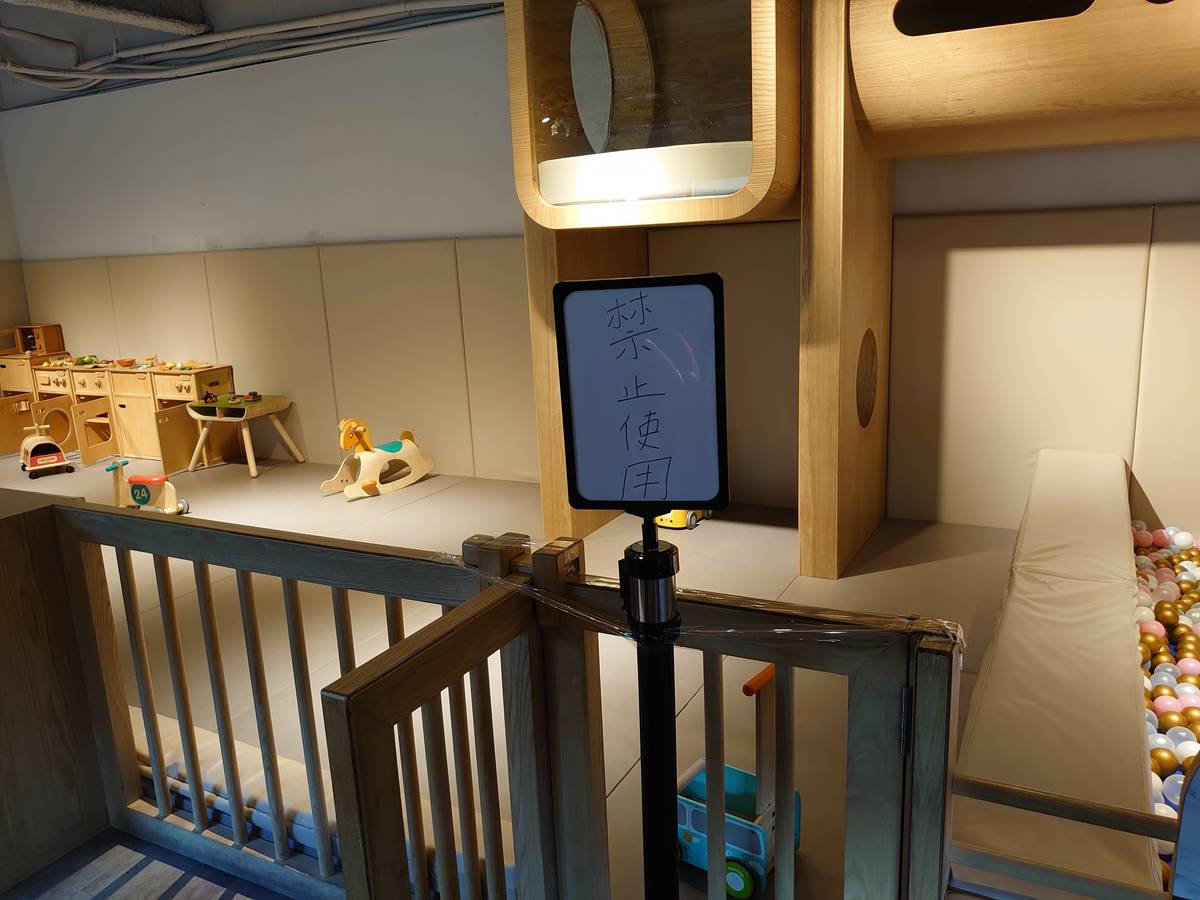 衛生局表示，附設遊樂器材的親子餐廳業者應每3年委託專業檢驗機構檢查設施安全