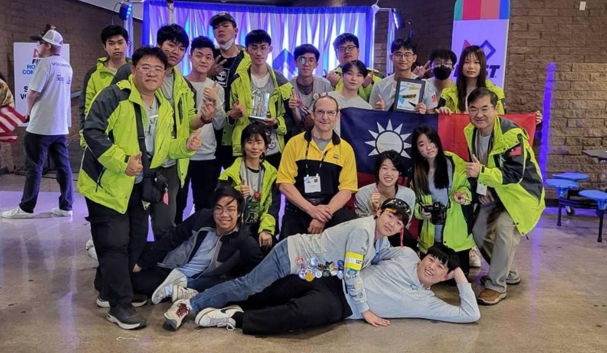 南港高工榮獲2023 FRC Arizona West Regional 聯盟四強及卓越工程獎